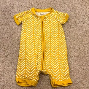 Little sleepies, yellow and white shortie